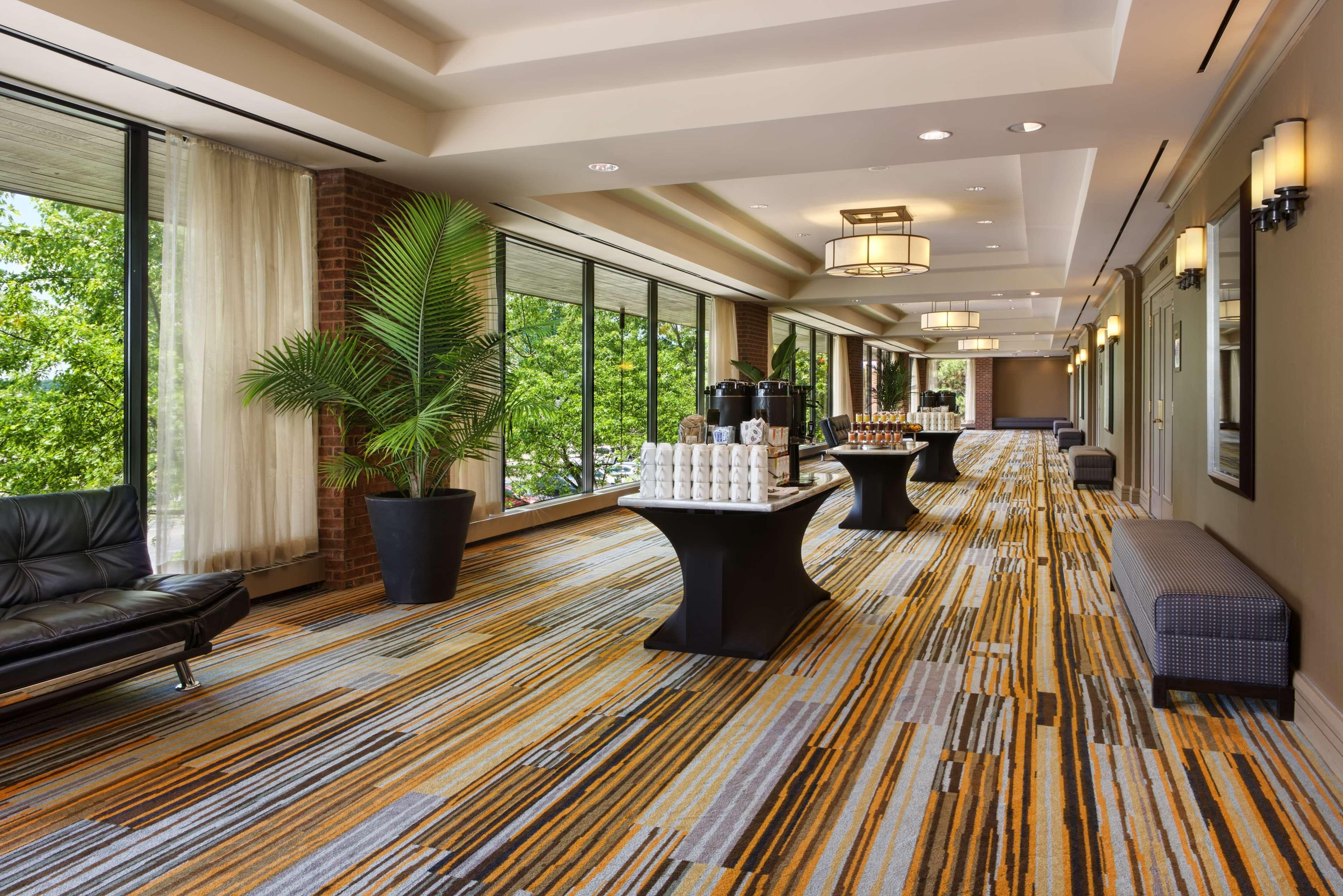Отель Hilton Mississauga/Meadowvale Экстерьер фото