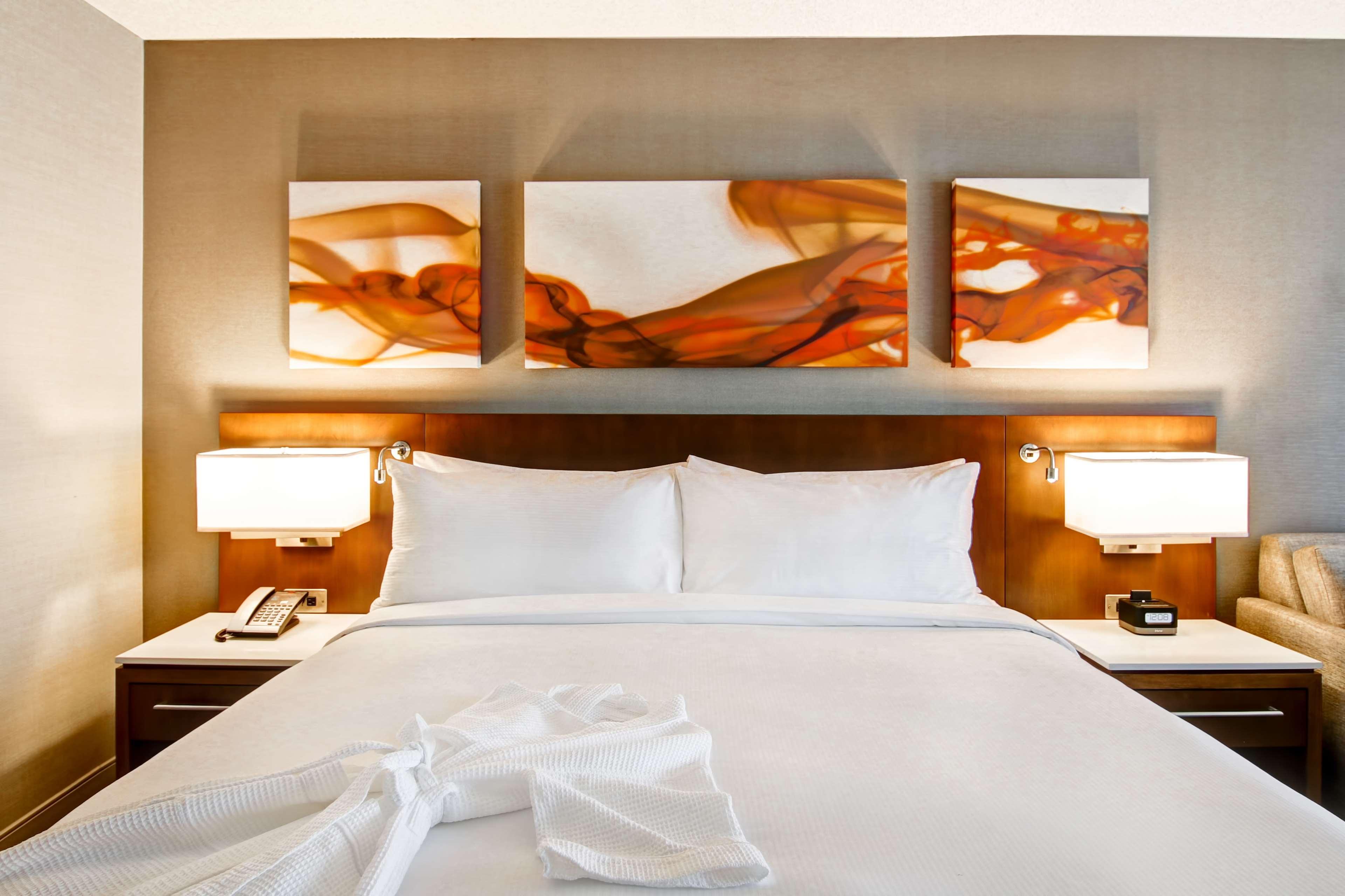 Отель Hilton Mississauga/Meadowvale Экстерьер фото