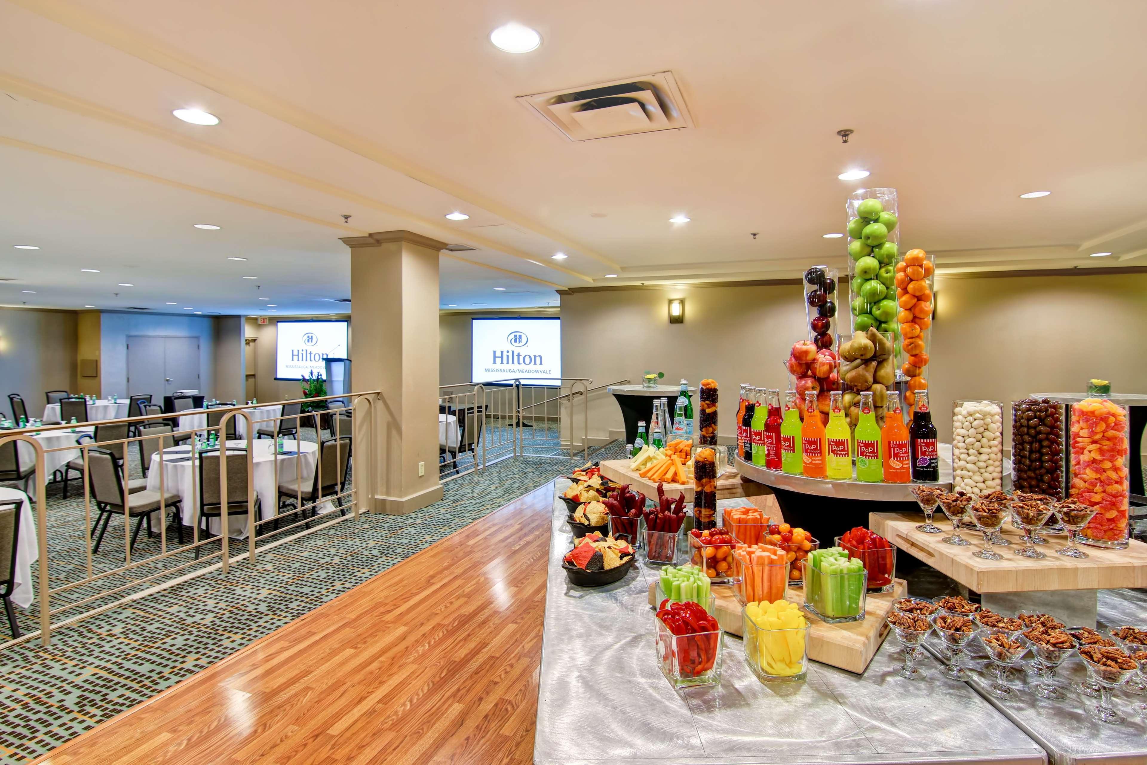 Отель Hilton Mississauga/Meadowvale Экстерьер фото