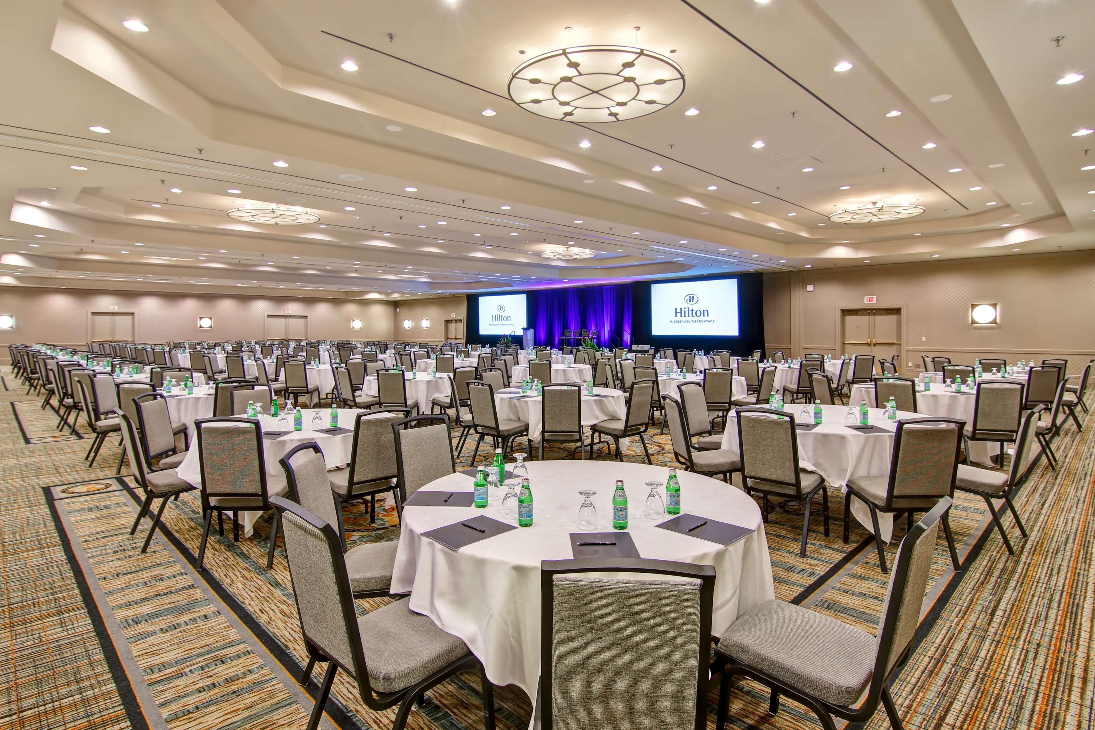 Отель Hilton Mississauga/Meadowvale Экстерьер фото