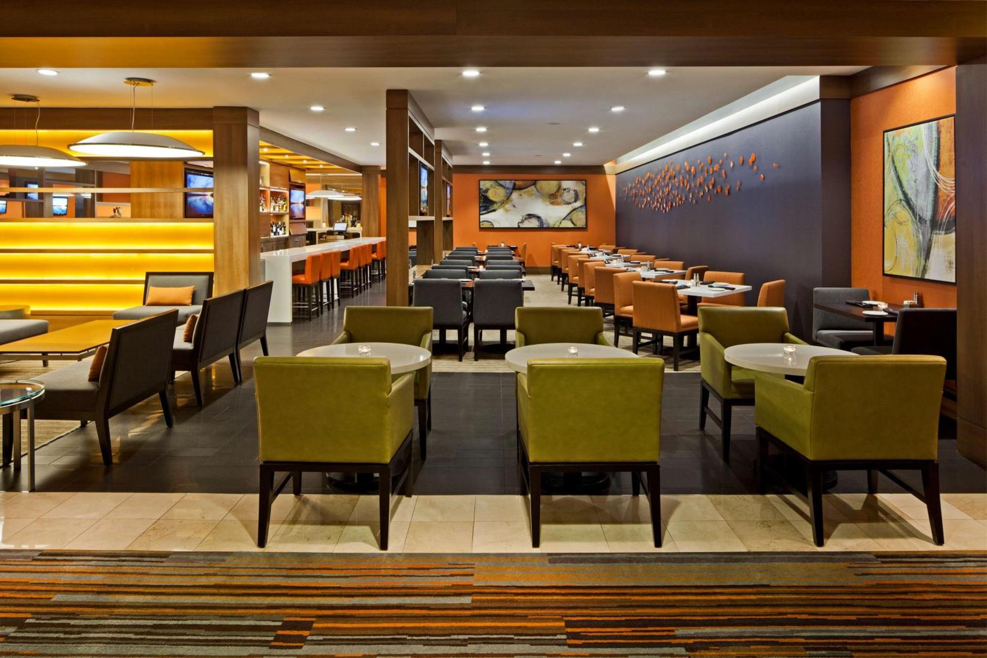 Отель Hilton Mississauga/Meadowvale Экстерьер фото