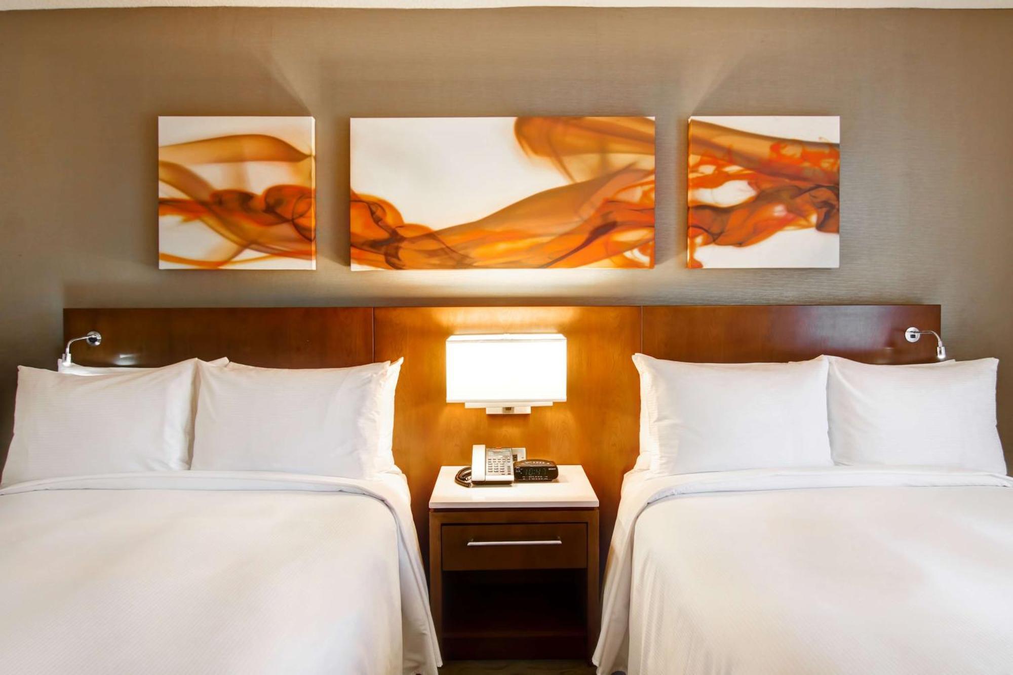 Отель Hilton Mississauga/Meadowvale Экстерьер фото