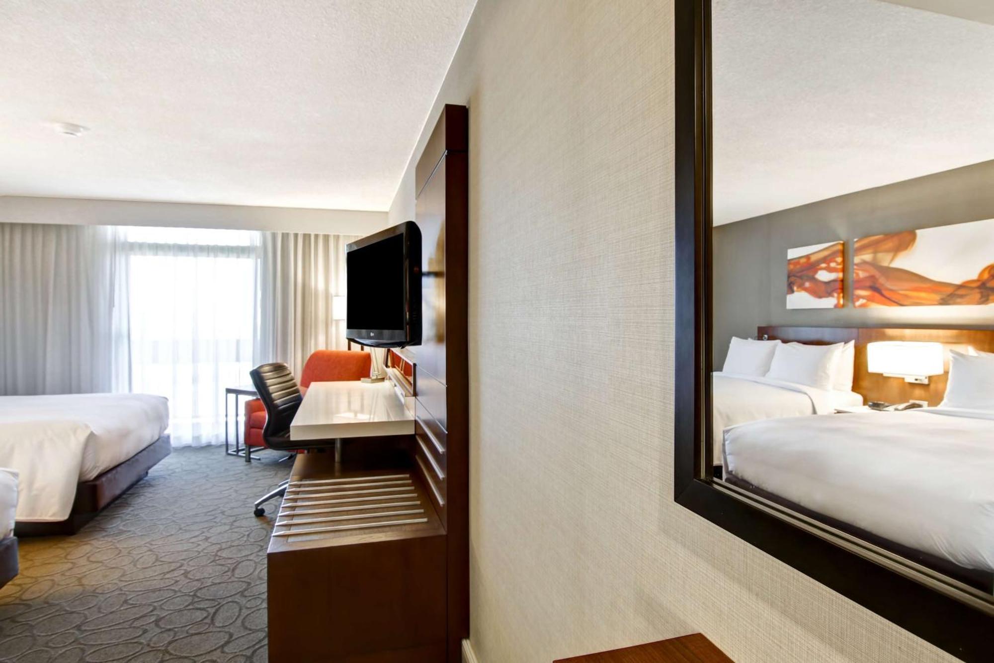 Отель Hilton Mississauga/Meadowvale Экстерьер фото
