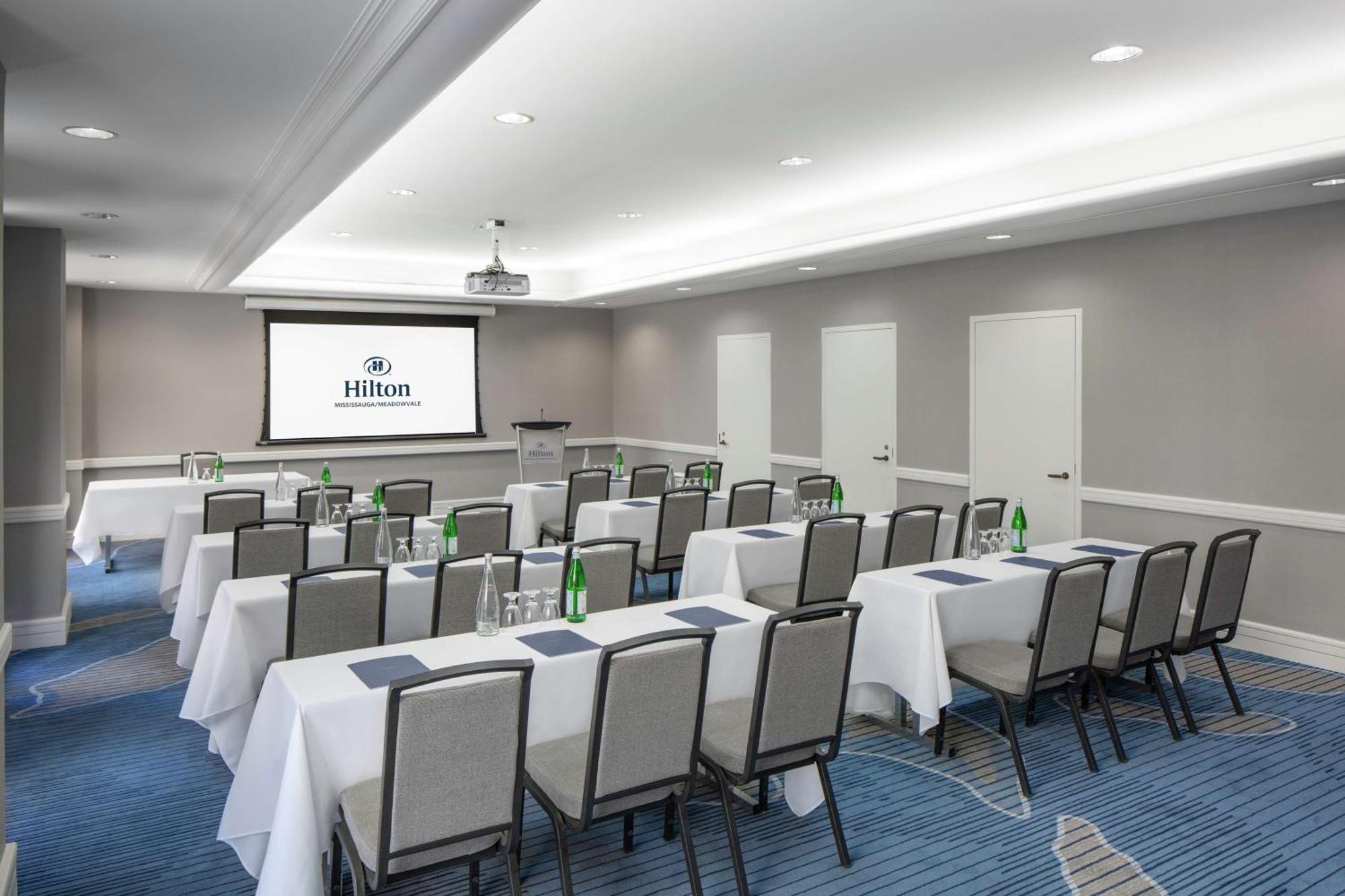 Отель Hilton Mississauga/Meadowvale Экстерьер фото