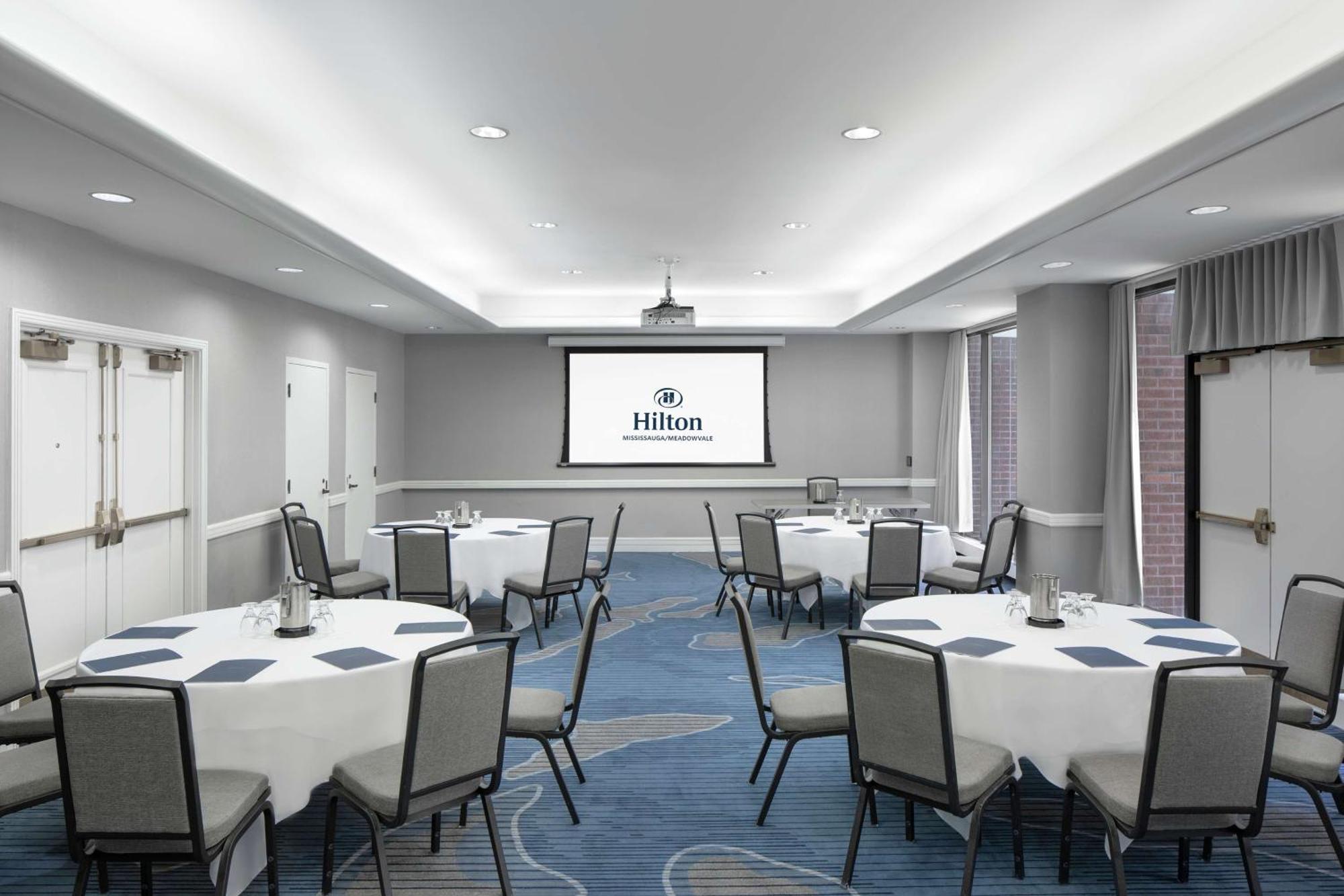Отель Hilton Mississauga/Meadowvale Экстерьер фото