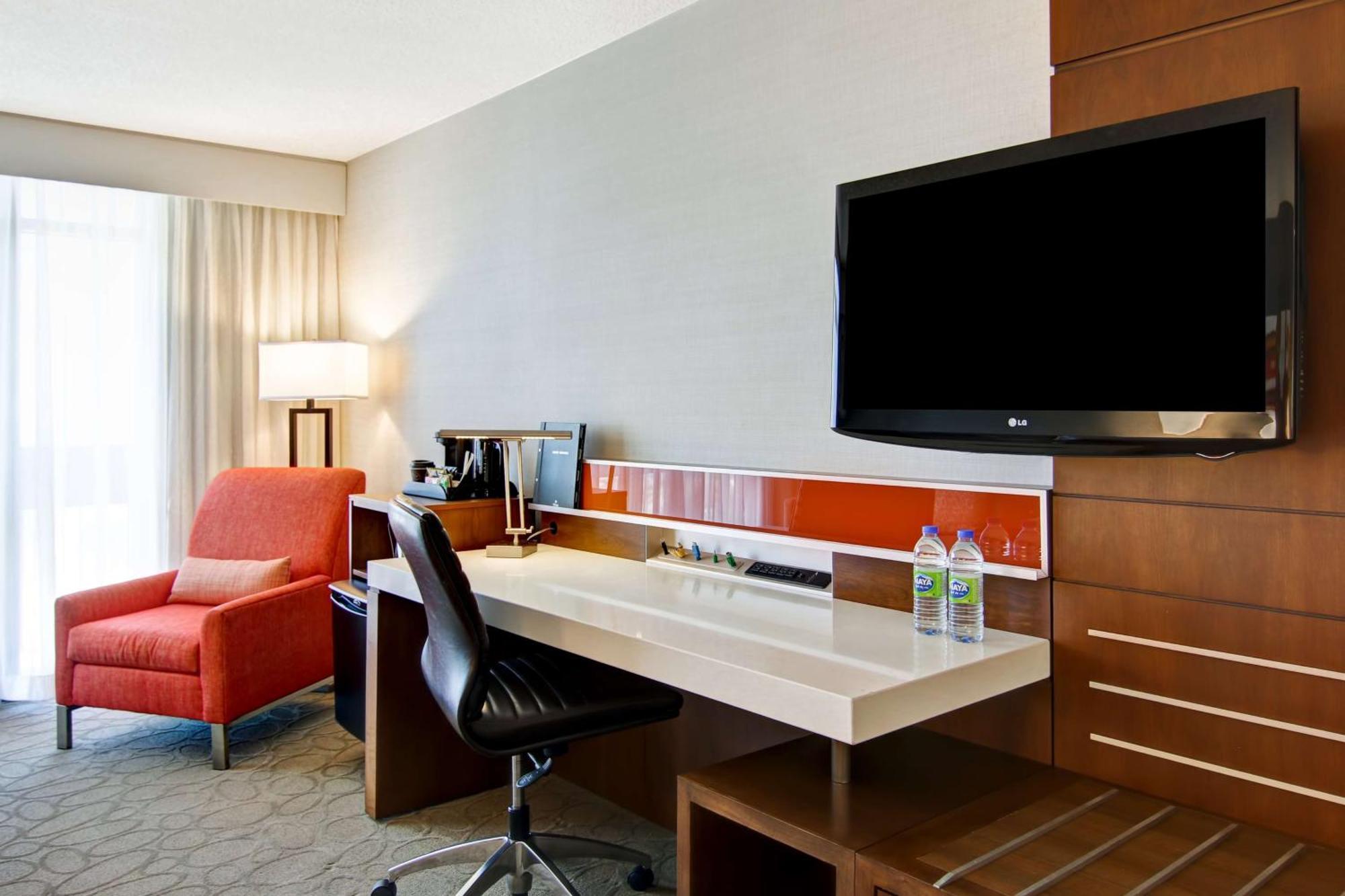 Отель Hilton Mississauga/Meadowvale Экстерьер фото