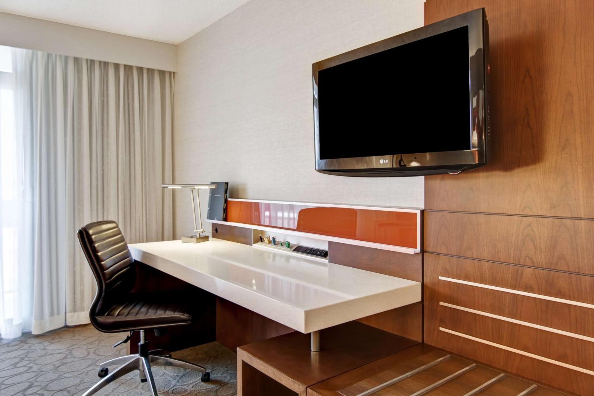 Отель Hilton Mississauga/Meadowvale Экстерьер фото
