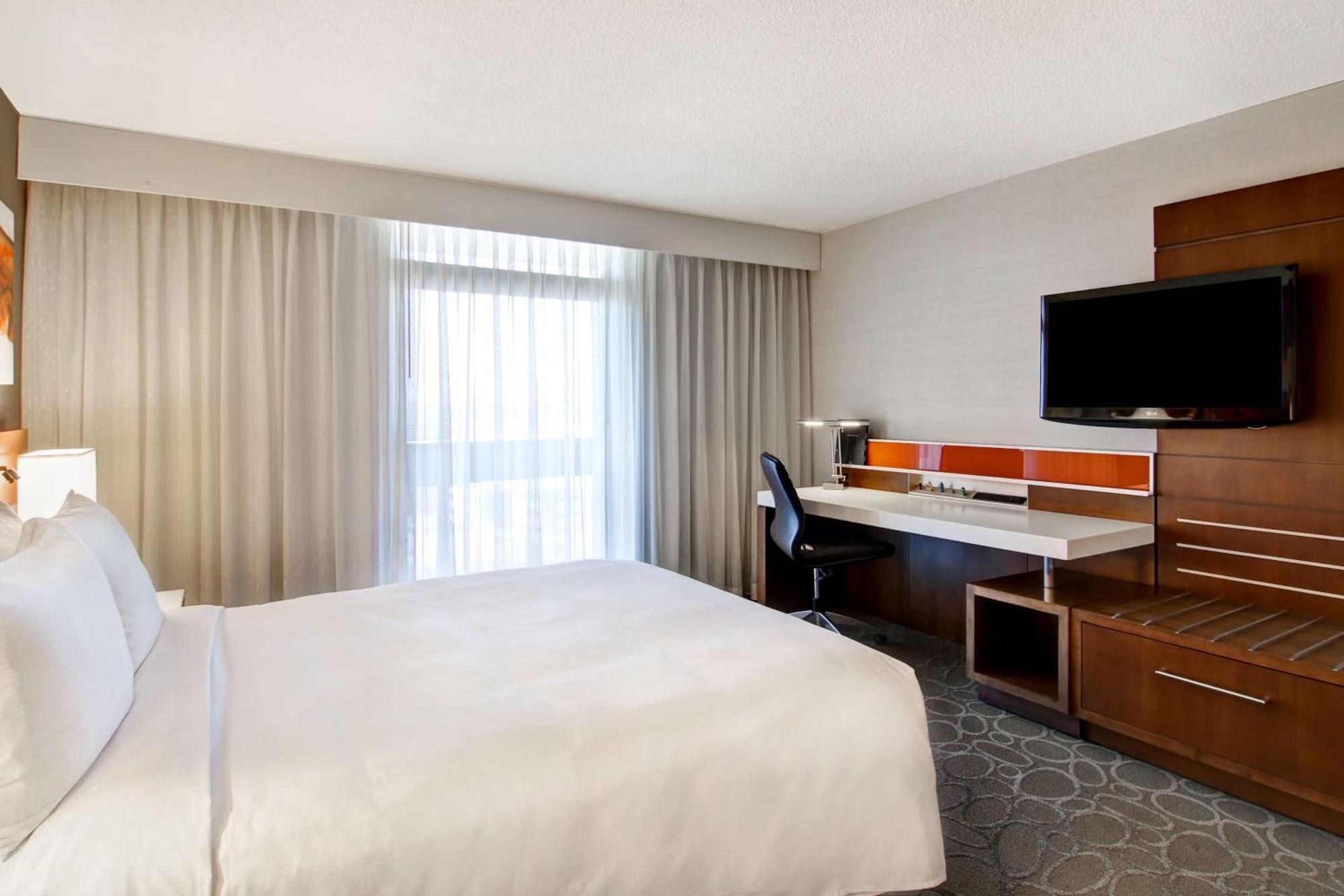 Отель Hilton Mississauga/Meadowvale Экстерьер фото
