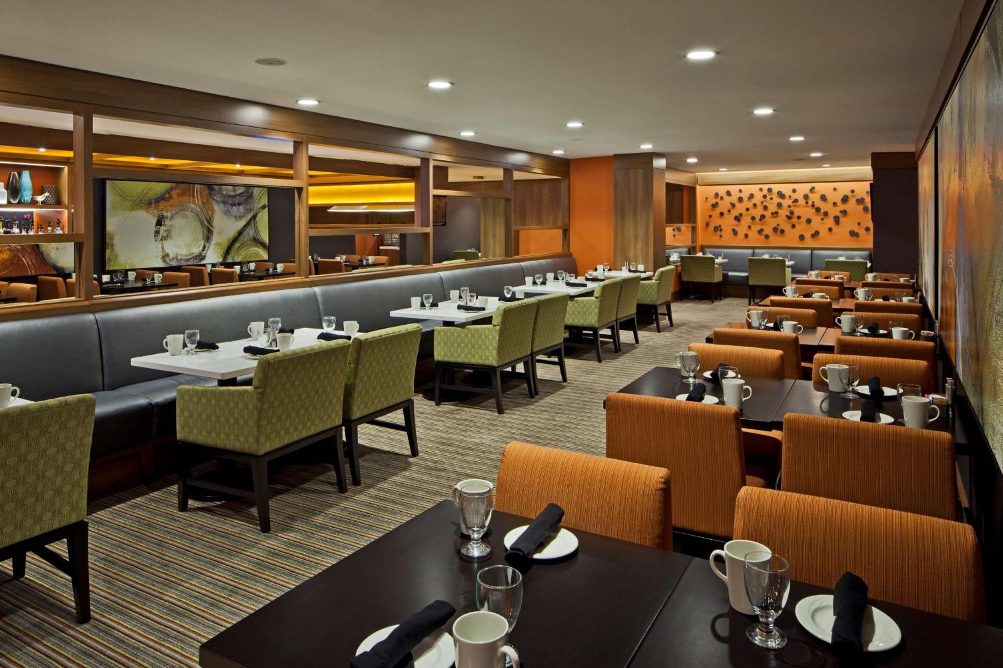 Отель Hilton Mississauga/Meadowvale Экстерьер фото