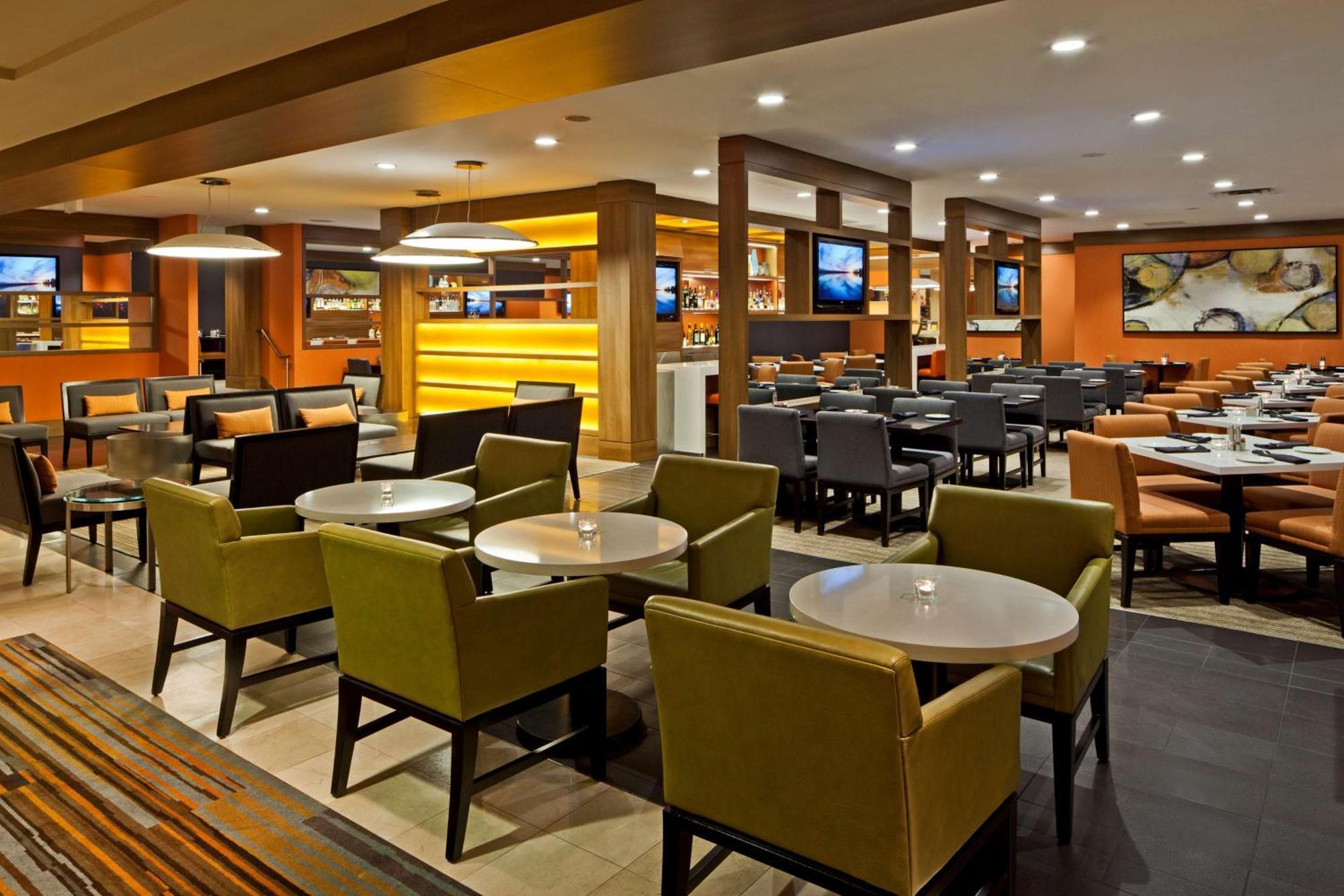 Отель Hilton Mississauga/Meadowvale Экстерьер фото