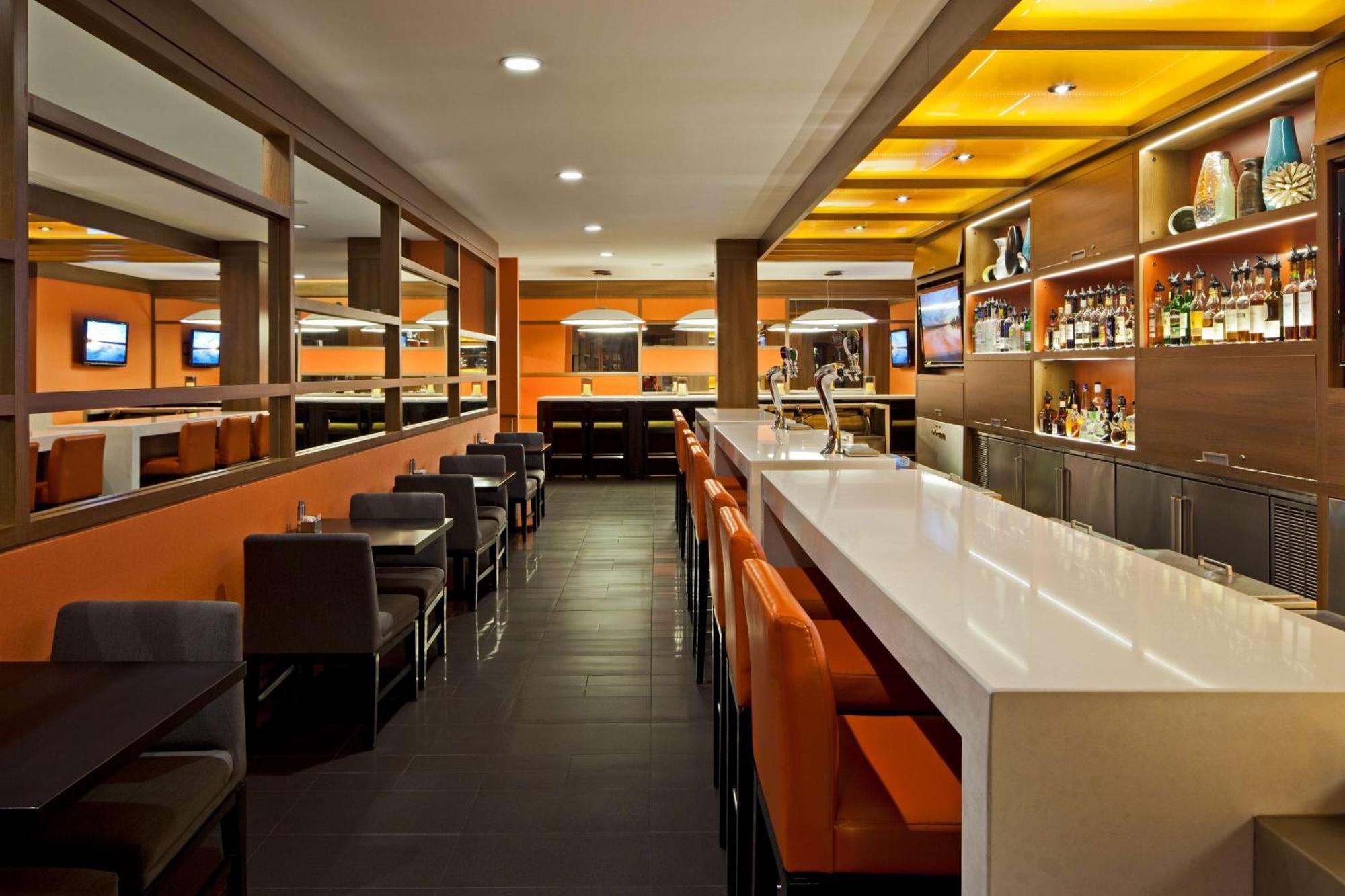 Отель Hilton Mississauga/Meadowvale Экстерьер фото