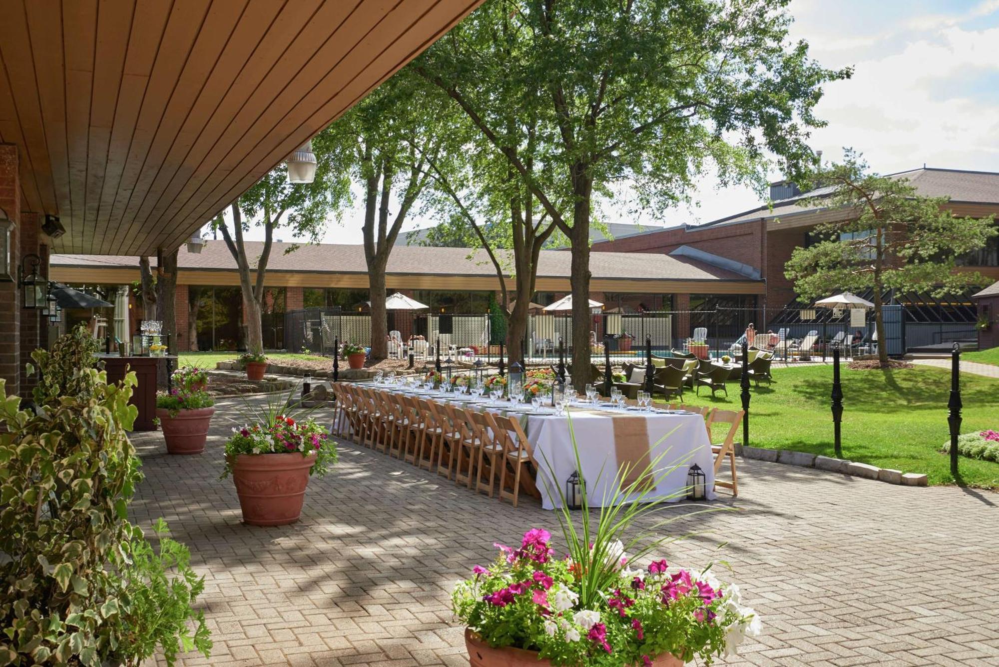 Отель Hilton Mississauga/Meadowvale Экстерьер фото