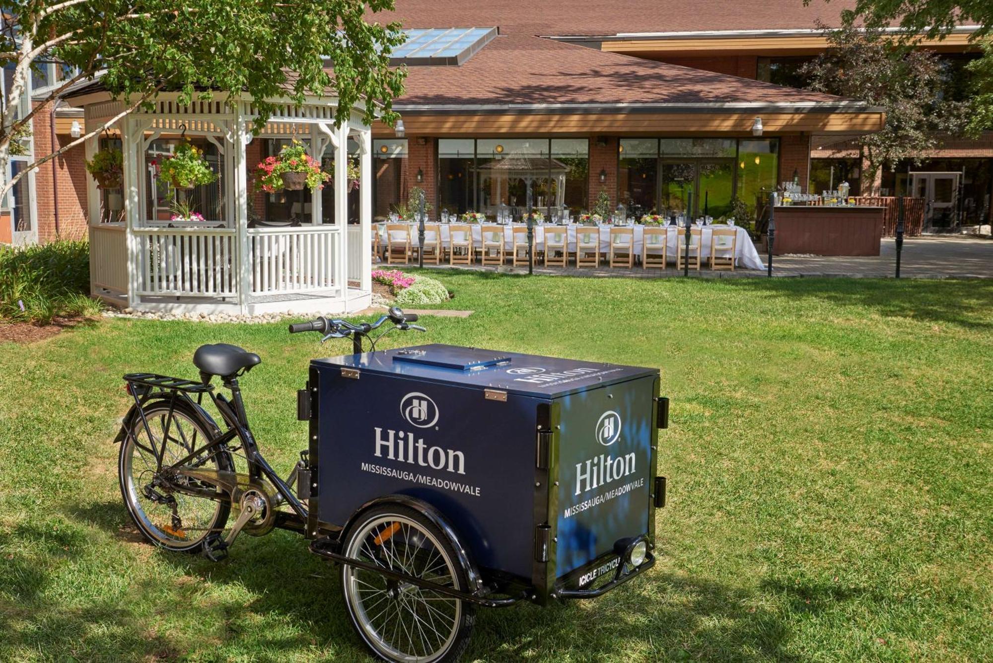 Отель Hilton Mississauga/Meadowvale Экстерьер фото